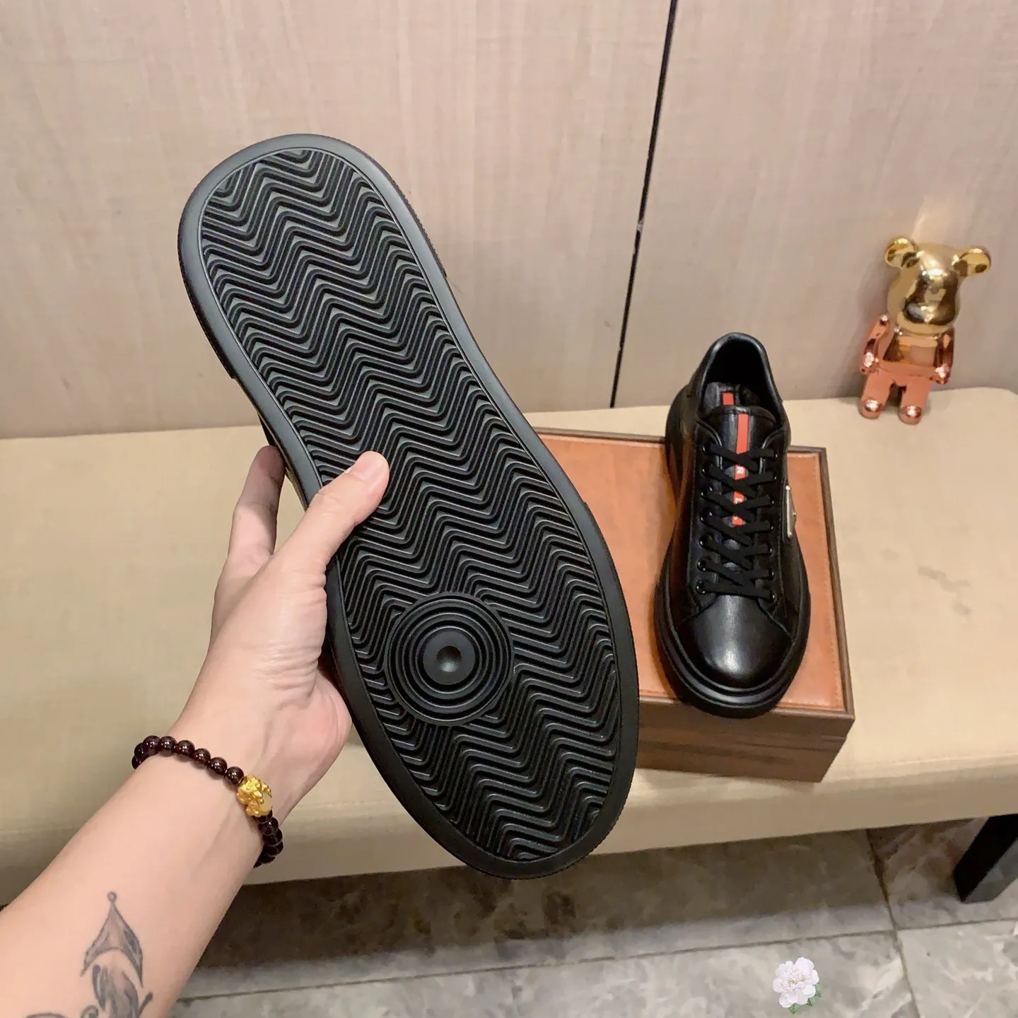 Men's men's shoes💰460💰💰🎩🎩[Lightning][Lightning] "PRADA*" The latest and most popular casual shoes, top brand [seduce] luxury ~ purchasing agency, top ~ quality. [Strong] The upper is made of imported breathable cowhide with material ➕ breathable sheepskin feet (•) and fine workmanship. The original stylish and stylish soft rubber wear-resistant and non-slip outsole is light and comfortable on the feet. The real thing looks better when photographed in person. 0128: Size: 38-44, 45 sizes can be customized, black, white